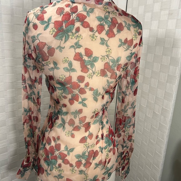 Dolce and Ganbana silk button down blouse with strawberry pattern NWT (Vintage) - Picture 9 of 16
